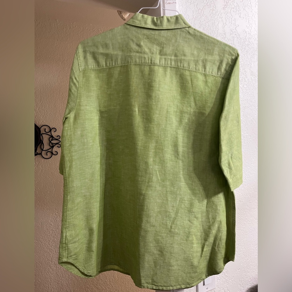 Classic Button-Front Women’s Shirt - Green - Picture 2 of 4
